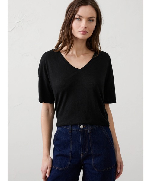 BANANA REPUBLIC FACTORY STORE(バナナリパブリック ファクトリーストア)の「BANANA REPUBLIC FACTORY STORE リネン ブレンド Vネック Tシャツ(Tシャツ/カットソー・レディース・ブラック/ブルー/ナチュラル/ブルー系その他/エメラルド・S/M/XS/L)」の2枚目の写真