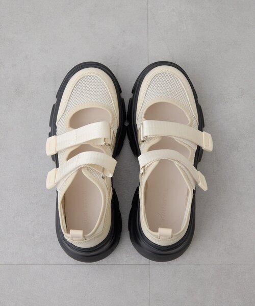 ear PAPILLONNER(イアパピヨネ)の「ベルクロボリュームソールシューズ【SUM1 STYLE】(サンダル・レディース・アイボリー/ブラック・SMALL/MEDIUM/LARGE)」の4枚目の写真