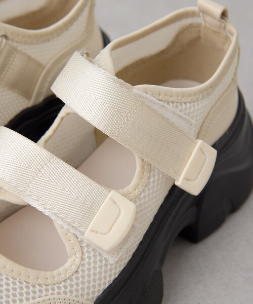 ear PAPILLONNER(イアパピヨネ)の「ベルクロボリュームソールシューズ【SUM1 STYLE】(サンダル・レディース・アイボリー/ブラック・SMALL/MEDIUM/LARGE)」の9枚目の写真