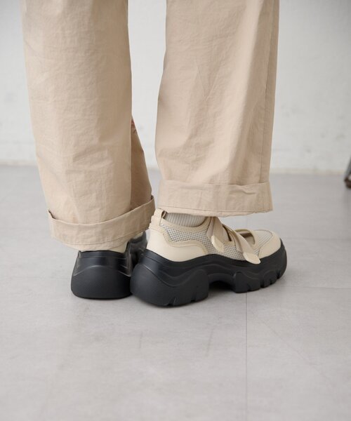 ear PAPILLONNER(イアパピヨネ)の「ベルクロボリュームソールシューズ【SUM1 STYLE】(サンダル・レディース・アイボリー/ブラック・SMALL/MEDIUM/LARGE)」の14枚目の写真