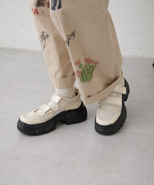 ear PAPILLONNER(イアパピヨネ)の「ベルクロボリュームソールシューズ【SUM1 STYLE】(サンダル・レディース・アイボリー/ブラック・SMALL/MEDIUM/LARGE)」の17枚目の写真