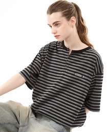 CODDERR（コーダー）の「【CODDERR】マルチボーダー ロゴ刺繍 リングスナップボタン ヘンリーネック 半袖Tシャツ（Tシャツ/カットソー）」