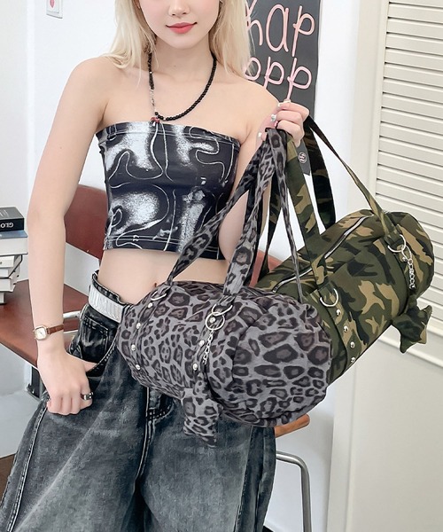 LA VORAGINE(ラ ヴォラジネ)の「スターチャーム付き レオパード柄ボストンバッグ(ボストンバッグ・レディース・グリーン/GRAY・FREE)」の5枚目の写真
