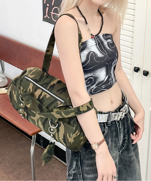 LA VORAGINE(ラ ヴォラジネ)の「スターチャーム付き レオパード柄ボストンバッグ(ボストンバッグ・レディース・グリーン/GRAY・FREE)」の4枚目の写真