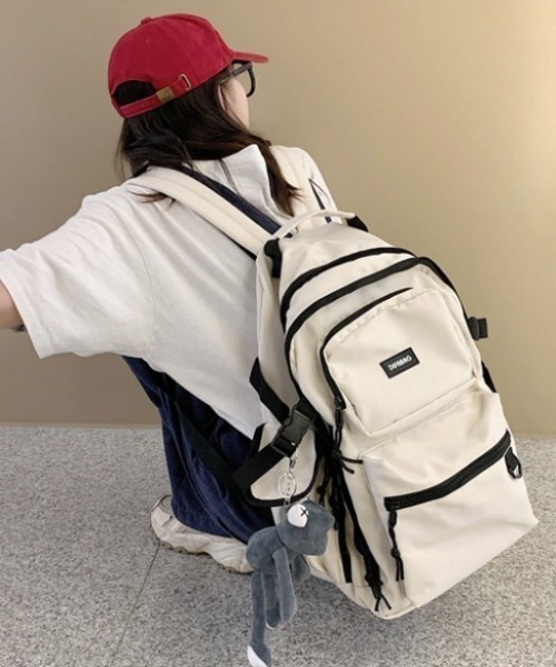 boemy(ボエミー)の「大容量シンプルリュックサック(バックパック/リュック・レディース・ホワイト/ブラック・FREE)」の9枚目の写真