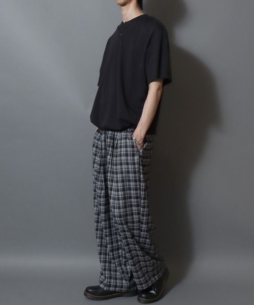 ANPAS(アンパス)の「ICEMAX Cool-Touch Henley T-Shirt / アイスマックス ヘンリーネック 無地 半袖Tシャツ 接触冷感 吸汗速乾 遮熱 紫外線カット メンズ トップス ドローコード付き ムジT(Tシャツ/カットソー・メンズ・ホワイト/チャコールグレー/ブラック・LL/M/L)」の19枚目の写真