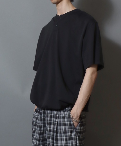 ANPAS(アンパス)の「ICEMAX Cool-Touch Henley T-Shirt / アイスマックス ヘンリーネック 無地 半袖Tシャツ 接触冷感 吸汗速乾 遮熱 紫外線カット メンズ トップス ドローコード付き ムジT(Tシャツ/カットソー・メンズ・ホワイト/チャコールグレー/ブラック・LL/M/L)」の22枚目の写真