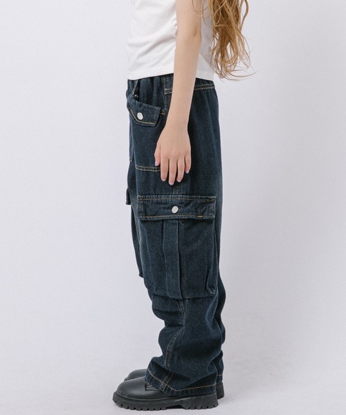 URBAN CHERRY(アーバンチェリー)の「ルーズサイドタックデニムカーゴパンツ(デニムパンツ・キッズ・ブラック/ブルー・110cm/120cm/130cm/140cm/150cm/160cm)」の18枚目の写真