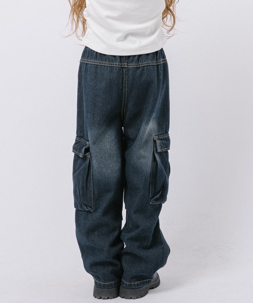 URBAN CHERRY(アーバンチェリー)の「ルーズサイドタックデニムカーゴパンツ(デニムパンツ・キッズ・ブラック/ブルー・110cm/120cm/130cm/140cm/150cm/160cm)」の19枚目の写真