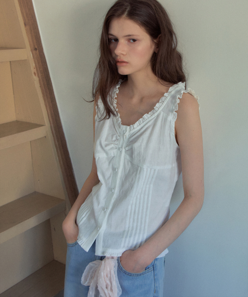 OURNOSTALGIA（アワー ノスタルジア）の「Melly Pintuck Sleeveless Blouse_Ivory(OB6BL04)（シャツ/ブラウス・レディース・アイボリー・SMALL/MEDIUM）」の3枚目の写真