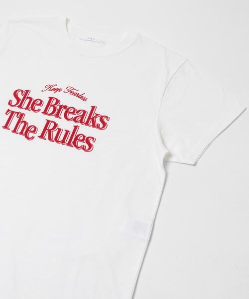 KBF(ケイビーエフ)の「フロッキーロゴTEE(Tシャツ/カットソー・レディース・オフホワイト/チャコールグレー/オートミール・ONE)」の11枚目の写真
