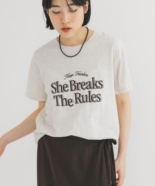 KBF(ケイビーエフ)の「フロッキーロゴTEE(Tシャツ/カットソー・レディース・オフホワイト/チャコールグレー/オートミール・ONE)」の22枚目の写真