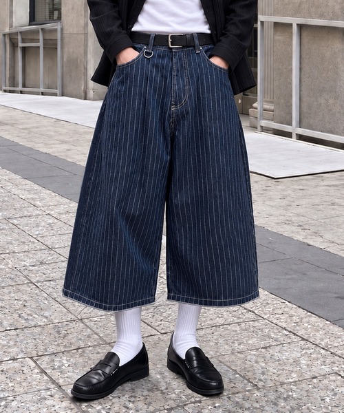 SPINNS（スピンズ）の「デニムピンストライプジョーツハーフパンツ/ユニセックス（デニムパンツ・メンズ・ネイビー/ブラック・M/S）」の2枚目の写真