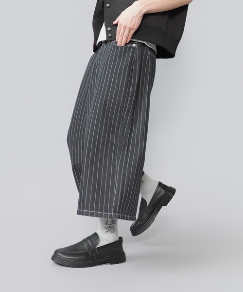 SPINNS（スピンズ）の「デニムピンストライプジョーツハーフパンツ/ユニセックス（デニムパンツ・メンズ・ネイビー/ブラック・M/S）」の16枚目の写真