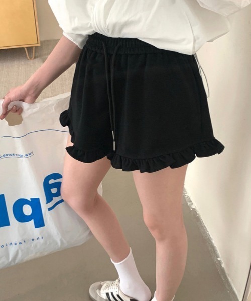 GEMEDA(ジェメダ)の「裾フリルスウェットショートパンツ(スウェットパンツ・レディース・グレー/ブラック・M)」の2枚目の写真