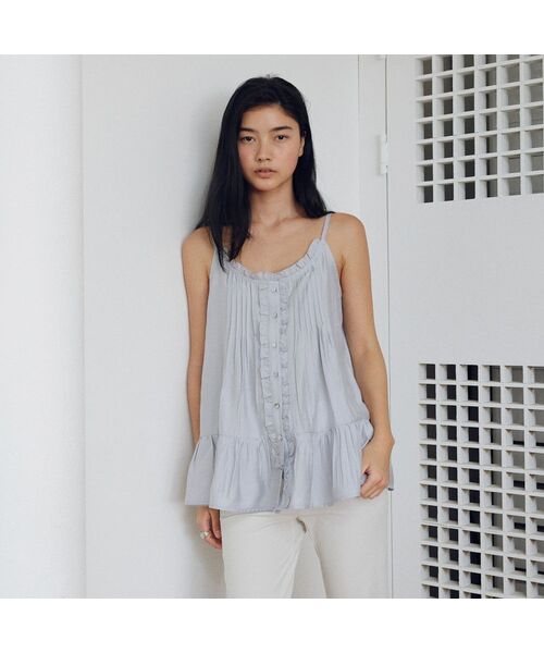 URAGO（ユラーゴ）の「Pintuck frill sleeveless（Tシャツ/カットソー・レディース・ブラック/スカイブルー/アイボリー・FREE）」の3枚目の写真
