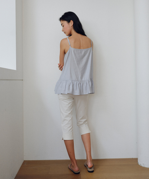 URAGO（ユラーゴ）の「Pintuck frill sleeveless（Tシャツ/カットソー・レディース・ブラック/スカイブルー/アイボリー・FREE）」の5枚目の写真