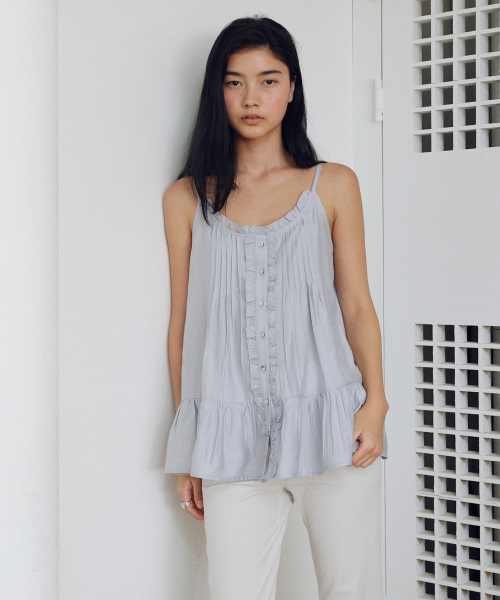 URAGO（ユラーゴ）の「Pintuck frill sleeveless（Tシャツ/カットソー・レディース・ブラック/スカイブルー/アイボリー・FREE）」の6枚目の写真