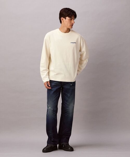 Calvin Klein(カルバン・クライン)の「長袖Tシャツ - グラフィックロゴオーバーサイズロングスリーブTシャツ(Tシャツ/カットソー・メンズ・アイボリー・S/M/L)」の10枚目の写真