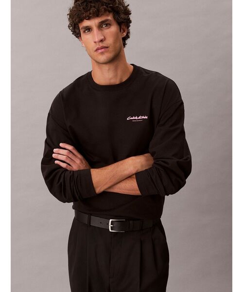 Calvin Klein(カルバン・クライン)の「長袖Tシャツ - グラフィックロゴオーバーサイズロングスリーブTシャツ(Tシャツ/カットソー・メンズ・アイボリー・S/M/L)」の15枚目の写真