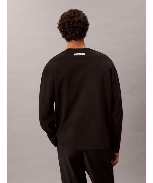 Calvin Klein(カルバン・クライン)の「長袖Tシャツ - グラフィックロゴオーバーサイズロングスリーブTシャツ(Tシャツ/カットソー・メンズ・アイボリー・S/M/L)」の16枚目の写真