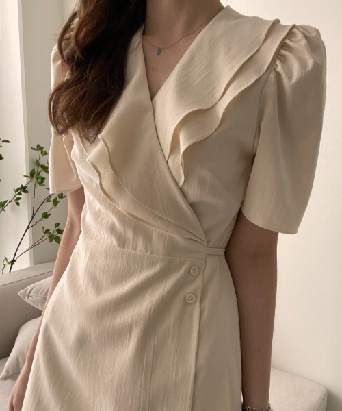 Aelina(エリナ)の「フリルパフスリーブワンピース(ワンピース・レディース・ピンク/ベージュ/ブラック・FREE)」の7枚目の写真