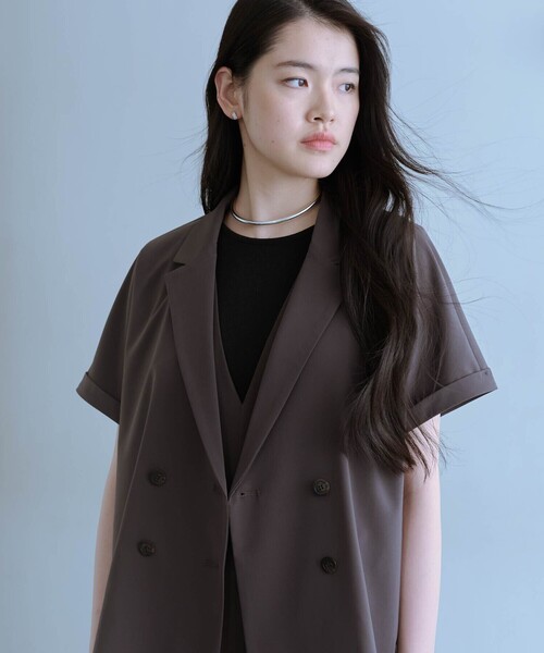 COMME CA ISM(コムサイズム)の「【UVカット・吸水速乾・接触冷感】半袖シャツジャケット/セットアップ対応(テーラードジャケット・レディース・ベージュ/モカ・FREE)」の4枚目の写真