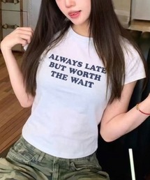 【春夏新作】フロントメッセージロゴプリントコンパクト半袖Tシャツ