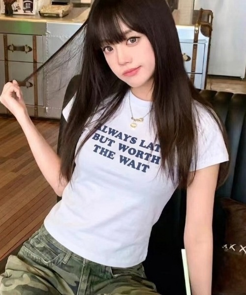 LADY LIKE(レディライク)の「【春夏新作】フロントメッセージロゴプリントコンパクト半袖Tシャツ(Tシャツ/カットソー・レディース・イエロー/ホワイト/ネイビー・M)」の8枚目の写真