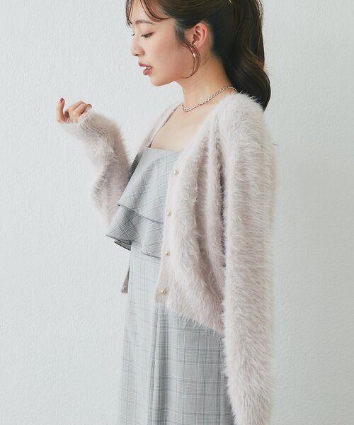 La boutique BonBon(ラブティックボンボン)の「【極上の肌触り】へアリーフェザーVネックカーディガン(カーディガン/ボレロ・レディース・オフホワイト/チャコールグレー/ピンク系その他2・FREE)」の3枚目の写真