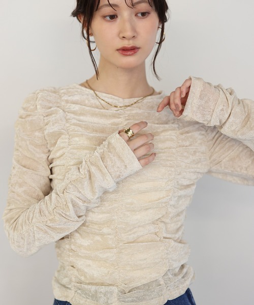 shetila(シェティラ)の「くしゅくしゅ シャーリング ベロア シアートップス(Tシャツ/カットソー・レディース・グレー/オリーブ/アイボリー・FREE)」の4枚目の写真