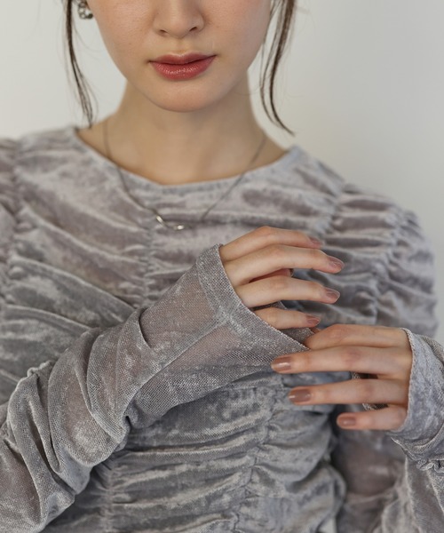 shetila(シェティラ)の「くしゅくしゅ シャーリング ベロア シアートップス(Tシャツ/カットソー・レディース・グレー/オリーブ/アイボリー・FREE)」の6枚目の写真