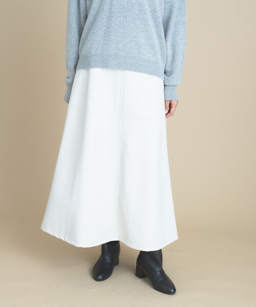 cloenc(クロエンス)の「レザー調 フレアスカート(スカート・レディース・アイボリー/ブラック・01/02)」の1枚目の写真
