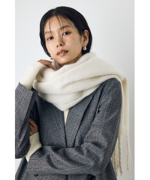 AZUL by moussy(アズールバイマウジー)の「【静電気防止加工】フラッフィーストール 秋服 冬服 マフラー 無地 チェック柄(ストール/ショール・レディース・マルチ/アイボリー/ブラック系その他/ブルー系その他・FREE)」の5枚目の写真