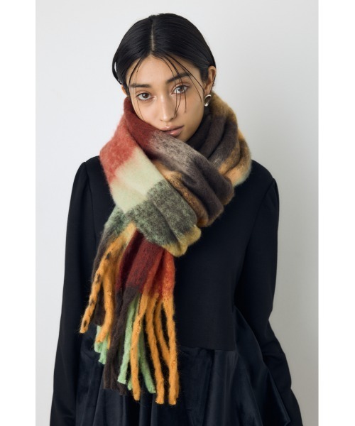AZUL by moussy(アズールバイマウジー)の「【静電気防止加工】フラッフィーストール 秋服 冬服 マフラー 無地 チェック柄(ストール/ショール・レディース・マルチ/アイボリー/ブラック系その他/ブルー系その他・FREE)」の16枚目の写真