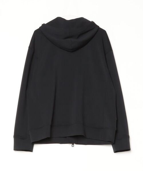 1 piu 1 uguale 3（ウノピゥウノウグァーレトレ）の「GRANVIA NECK ZIP PARKA（パーカー・メンズ・オフホワイト/ブラック・Ⅲ/Ⅵ/Ⅴ/Ⅳ）」の8枚目の写真