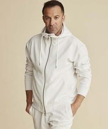 1 piu 1 uguale 3（ウノピゥウノウグァーレトレ）の「GRANVIA NECK ZIP PARKA（パーカー）」