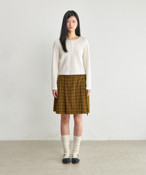 GLW（ジーエルダブリュ）の「[w] ステディワッフルスリムヘンリーネックTシャツクリーム（Tシャツ/カットソー・レディース・その他・FREE）」の2枚目の写真