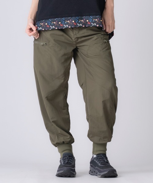 rehacer(レアセル)の「rehacer : Technical Jogger Pants / テクニカル ジョガー パンツ(その他パンツ・レディース・ブラック/カーキ・SMALL)」の3枚目の写真