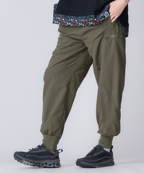 rehacer(レアセル)の「rehacer : Technical Jogger Pants / テクニカル ジョガー パンツ(その他パンツ・レディース・ブラック/カーキ・SMALL)」の6枚目の写真