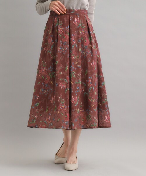 LAURA ASHLEY(ローラアシュレイ)の「【洗える/ウエストゴム仕様/カラー&無地展開あり】アーシャ柄 ジャカードスカート(スカート・レディース・ワイン系1/ブラック/ブラック系・40/38)」の3枚目の写真
