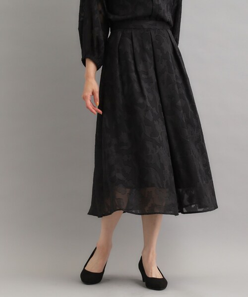 LAURA ASHLEY(ローラアシュレイ)の「【洗える/ウエストゴム仕様/カラー&無地展開あり】アーシャ柄 ジャカードスカート(スカート・レディース・ワイン系1/ブラック/ブラック系・40/38)」の1枚目の写真