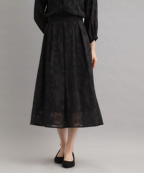 LAURA ASHLEY(ローラアシュレイ)の「【洗える/ウエストゴム仕様/カラー&無地展開あり】アーシャ柄 ジャカードスカート(スカート・レディース・ワイン系1/ブラック/ブラック系・40/38)」の4枚目の写真