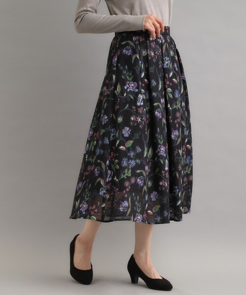 LAURA ASHLEY(ローラアシュレイ)の「【洗える/ウエストゴム仕様/カラー&無地展開あり】アーシャ柄 ジャカードスカート(スカート・レディース・ワイン系1/ブラック/ブラック系・40/38)」の8枚目の写真