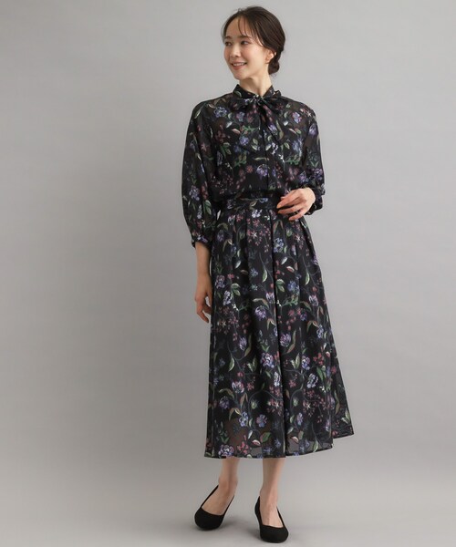 LAURA ASHLEY(ローラアシュレイ)の「【洗える/ウエストゴム仕様/カラー&無地展開あり】アーシャ柄 ジャカードスカート(スカート・レディース・ワイン系1/ブラック/ブラック系・40/38)」の10枚目の写真