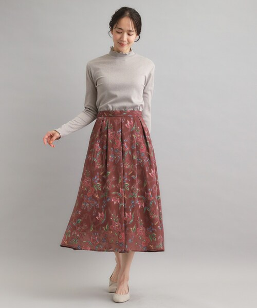 LAURA ASHLEY(ローラアシュレイ)の「【洗える/ウエストゴム仕様/カラー&無地展開あり】アーシャ柄 ジャカードスカート(スカート・レディース・ワイン系1/ブラック/ブラック系・40/38)」の13枚目の写真