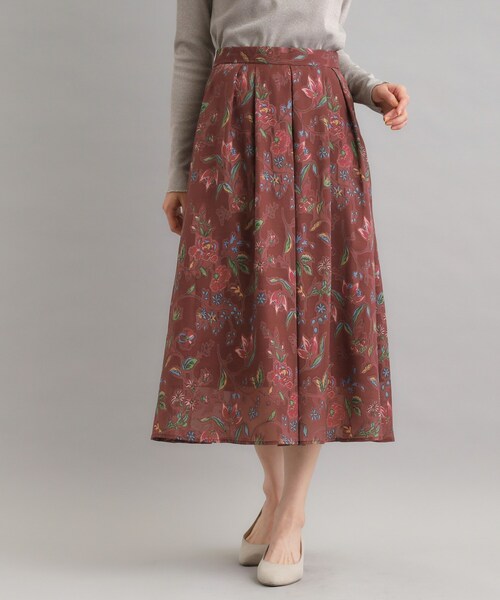LAURA ASHLEY(ローラアシュレイ)の「【洗える/ウエストゴム仕様/カラー&無地展開あり】アーシャ柄 ジャカードスカート(スカート・レディース・ワイン系1/ブラック/ブラック系・40/38)」の14枚目の写真