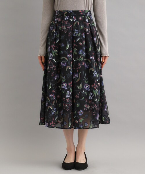 LAURA ASHLEY(ローラアシュレイ)の「【洗える/ウエストゴム仕様/カラー&無地展開あり】アーシャ柄 ジャカードスカート(スカート・レディース・ワイン系1/ブラック/ブラック系・40/38)」の16枚目の写真
