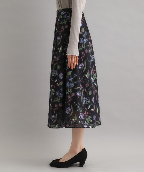LAURA ASHLEY(ローラアシュレイ)の「【洗える/ウエストゴム仕様/カラー&無地展開あり】アーシャ柄 ジャカードスカート(スカート・レディース・ワイン系1/ブラック/ブラック系・40/38)」の17枚目の写真