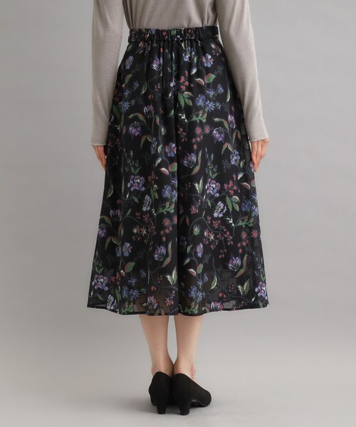 LAURA ASHLEY(ローラアシュレイ)の「【洗える/ウエストゴム仕様/カラー&無地展開あり】アーシャ柄 ジャカードスカート(スカート・レディース・ワイン系1/ブラック/ブラック系・40/38)」の18枚目の写真